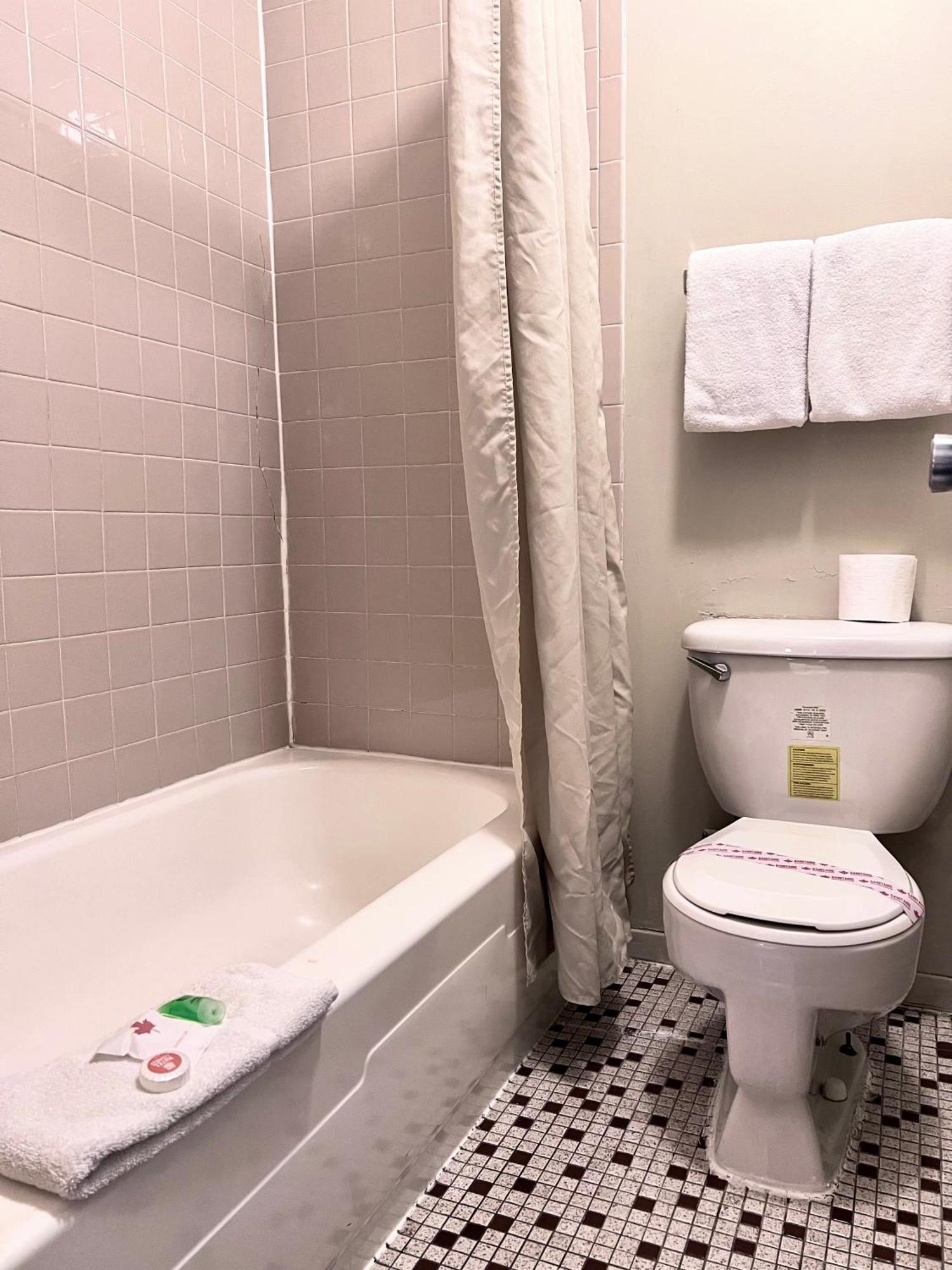 Hotel L'Express Longueuil Room photo