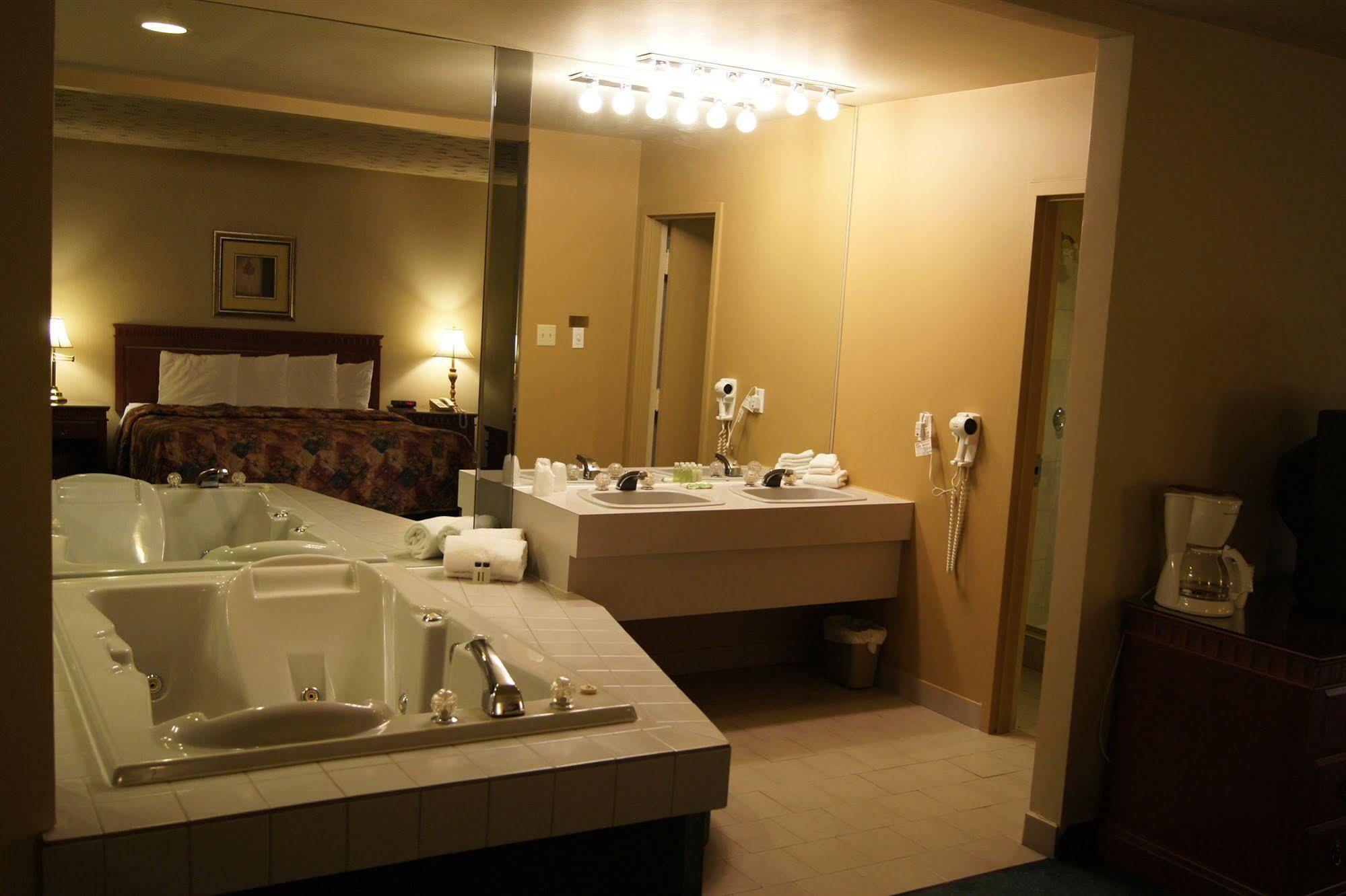 Hotel L'Express Longueuil Exterior photo